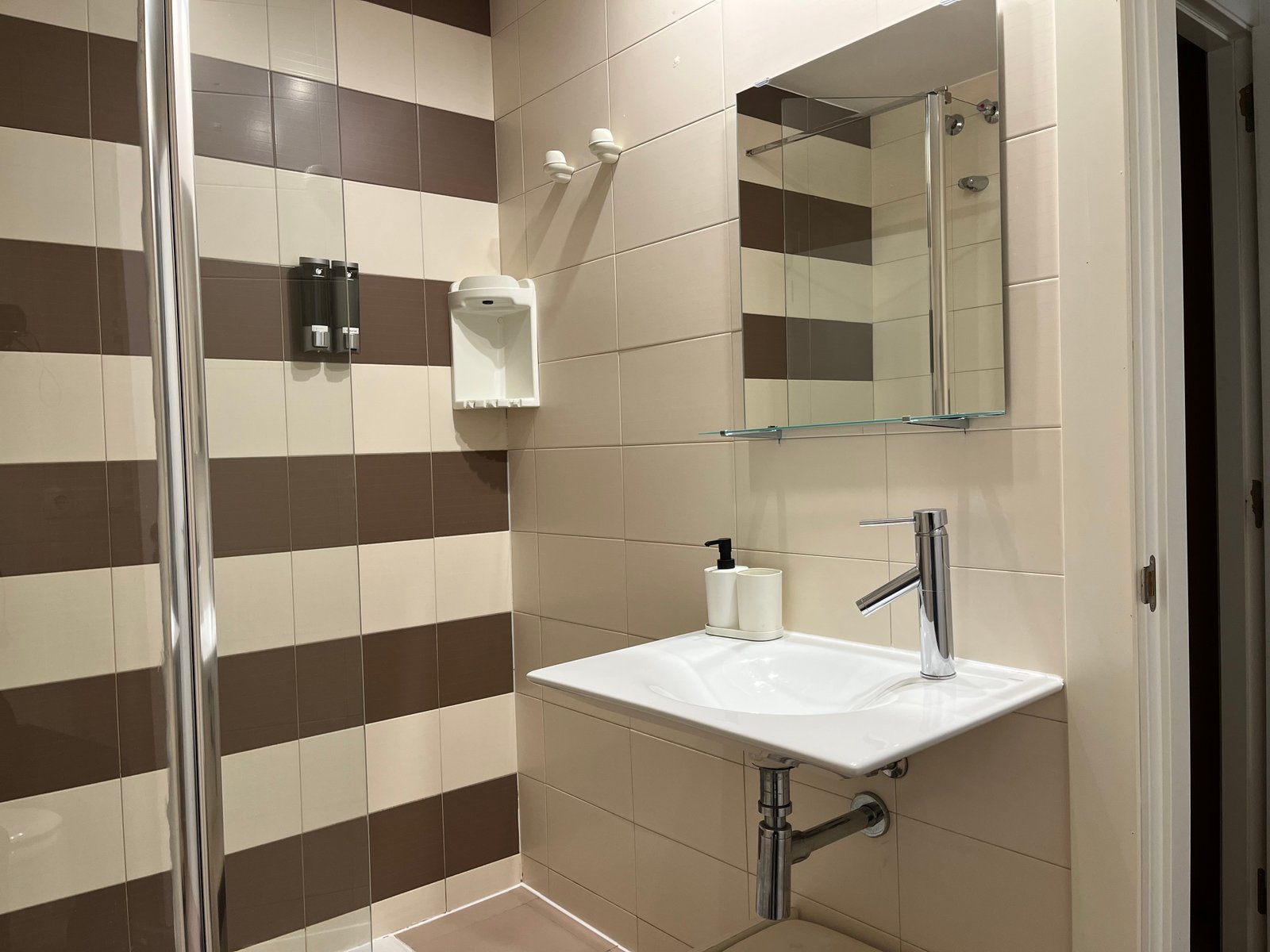 Apartamento doble - pasillo y habitacion